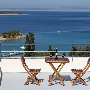 Apartment Gonar 300 Rab, Supetarska Draga